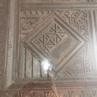 Mesa Artesanal de Madera y Cristal