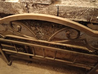 Cama de latón y bronce