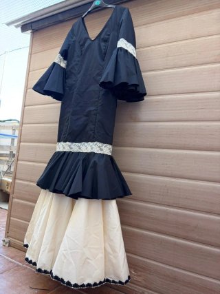 Vestido de flamenca negro y beige