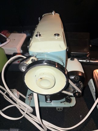 Máquina de coser Alfa Automática antigua