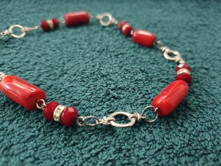 Collana vintage corallo sintetico e metallo