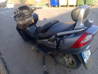 Suzuki Burgman 250cc Maxi Scooter