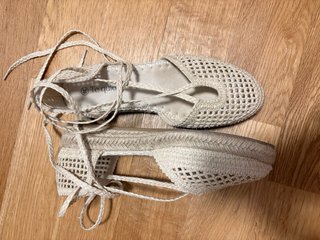 Sandalias esparto beige atadas