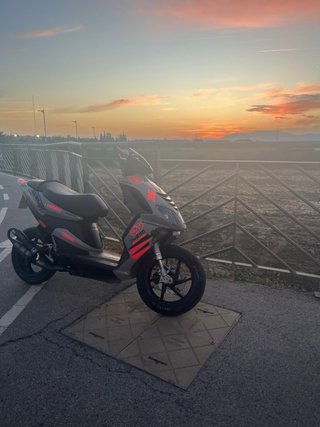 Yamaha NRG Power Scooter Gris y Rosa