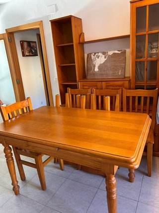 Comedor completo madera: mesa, 6 sillas y muebles
