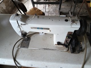 Máquina de coser industrial