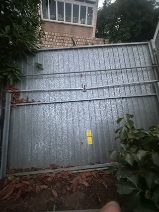 Puerta de garaje metálica Ancho 3:20m x 2:40m  alt