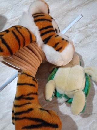 Tigre molla elastico e tartaruga peluche