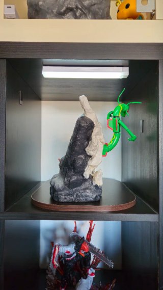 Figura Rayquaza con Diorama y Carta