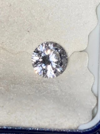 Diamante blanco tallado