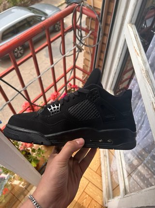 Jordan 4 Negro