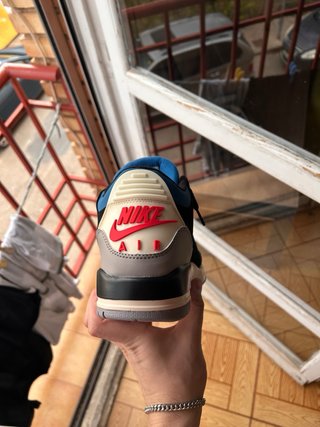 Jordan 3 Negras y Azules