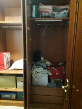 Armario grande de dormitorio. Madera maciza