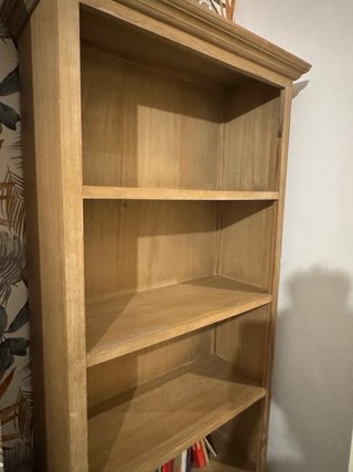 Librería de madera estilo rústico