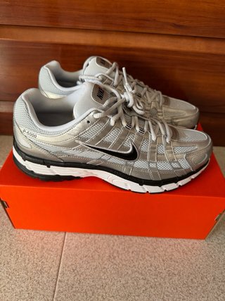 Nike P-6000 Talla 43 Plata y Negro