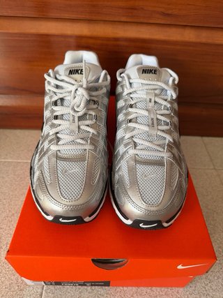 Nike P-6000 Talla 43 Plata y Negro