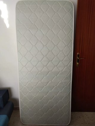 Cama nido de tela blanca