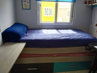Cama nido de tela blanca