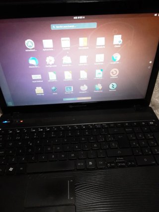 Packard Bell Portátil i3 Negro 30 euros negociable