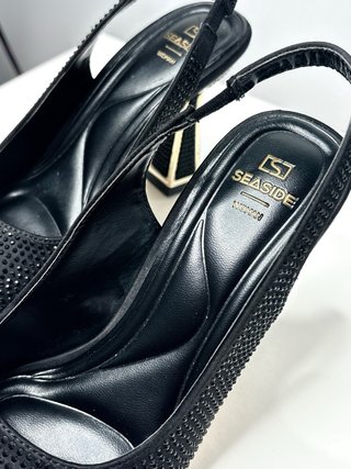Zapatos de tacón negros Seaside con pedrería
