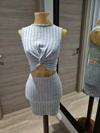 Conjunto de punto gris con nudo