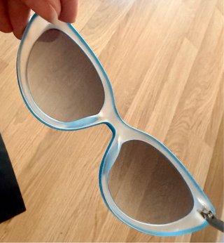 Gafas de sol Guess azules y transparente