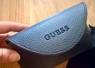 Gafas de sol Guess azules y transparente