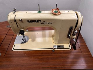 Máquina de coser Refrey Preferida