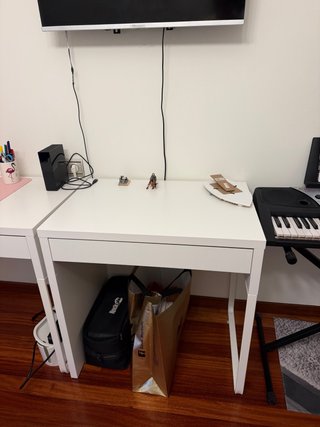 Mesa de escritorio blanca