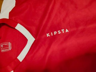 Camiseta Deportiva Kipsta Roja y Blanca