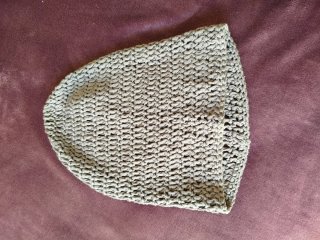 Gorro de punto tejido gris