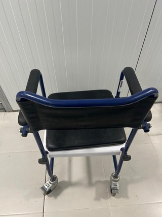 Silla minusválidos de baño
