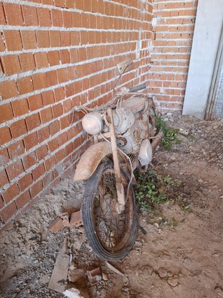 Moto Guzzi Hispania para restaurar. Años 50.
