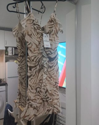 Vestido Stradivarius estampado cebra talla S
