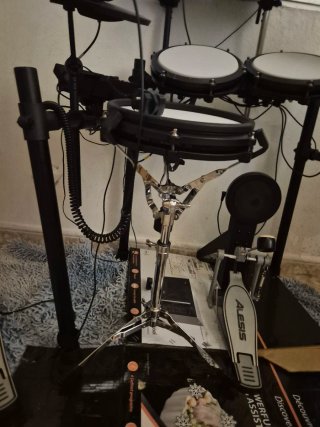 Batería Electrónica Alesis
