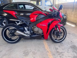 Honda CBR 1000 RR Roja y Negra