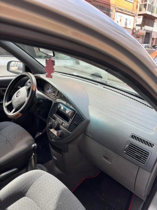 KIA Carens 2003