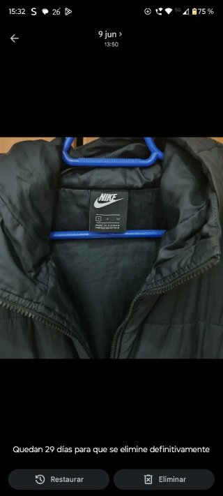 Chaqueta Nike Negra con Capucha