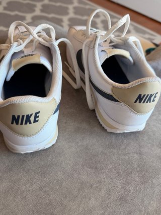 Zapatillas Nike Cortez Blancas y Doradas