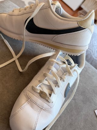 Zapatillas Nike Cortez Blancas y Doradas