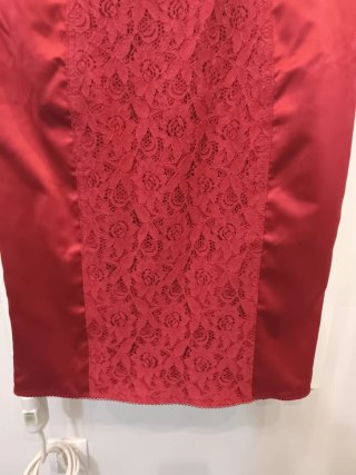 Vestido rojo de fiesta sin tirantes
