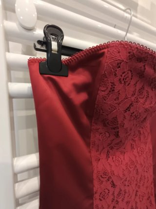 Vestido rojo de fiesta sin tirantes