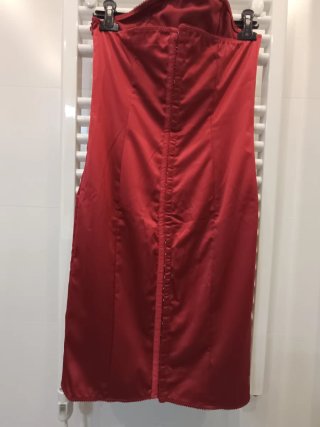 Vestido rojo de fiesta sin tirantes