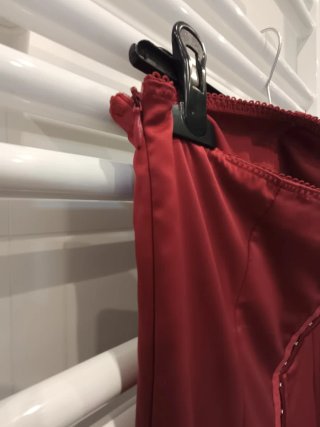 Vestido rojo de fiesta sin tirantes