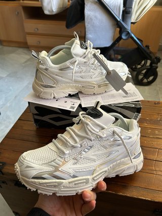 Off-White Be right Back