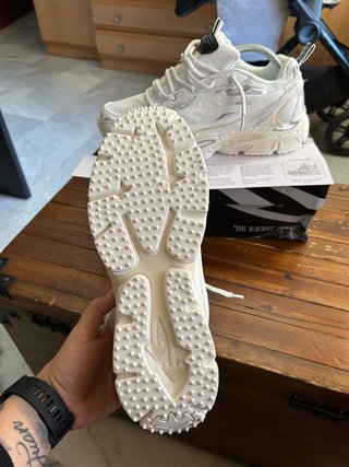 Off-White Be right Back