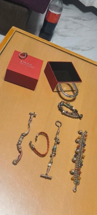 Conjunto de  pulseras y anillo