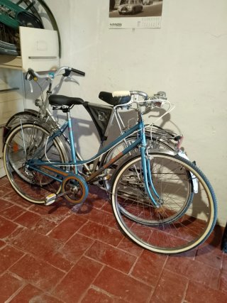 Bicicleta de paseo señora azul