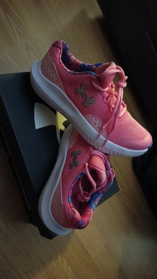 Zapatillas Under Armour rosas y azules
