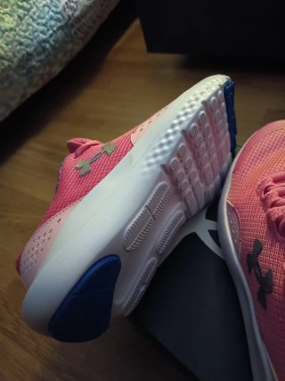 Zapatillas Under Armour rosas y azules